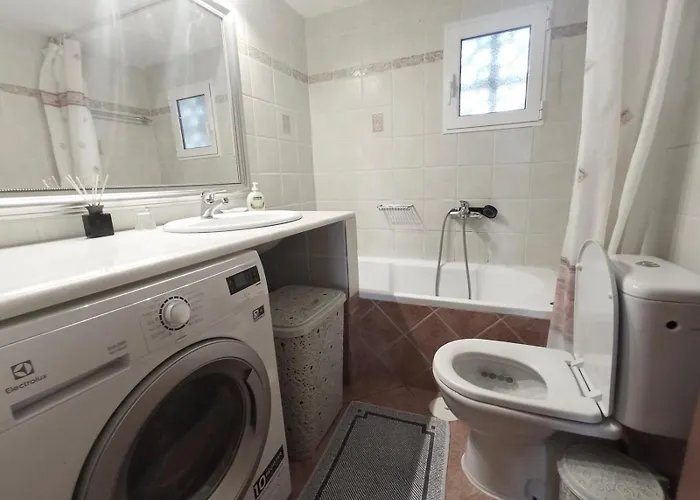 Marina House Next To Feriehus Halikounas