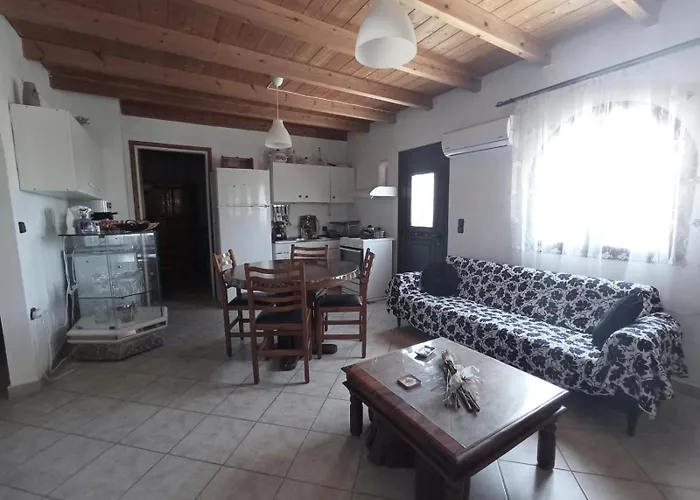 Marina House Next To Casa vacanze Halikounas